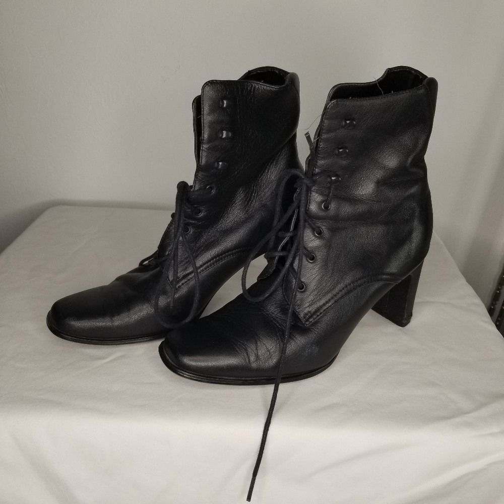 Women's Black Victorian Style Lace up Heel Boots